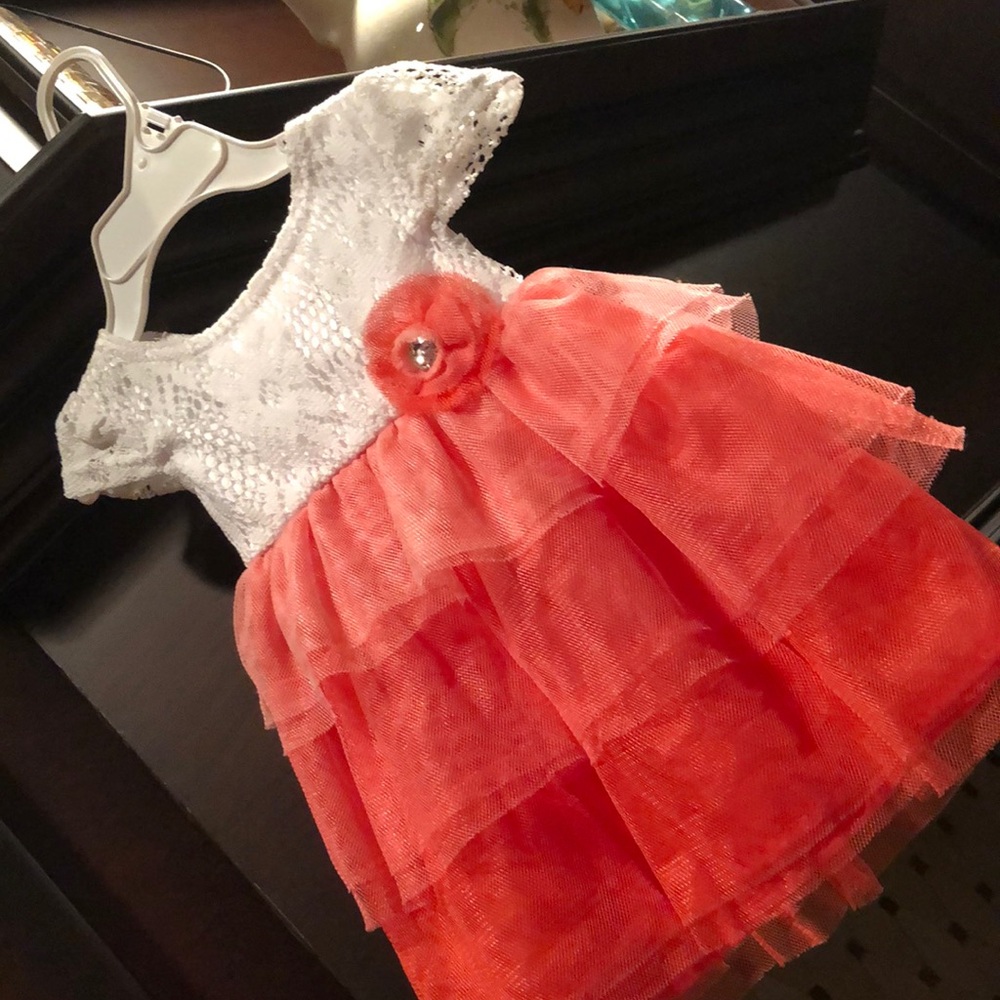 Baby dress 12M. Runs small